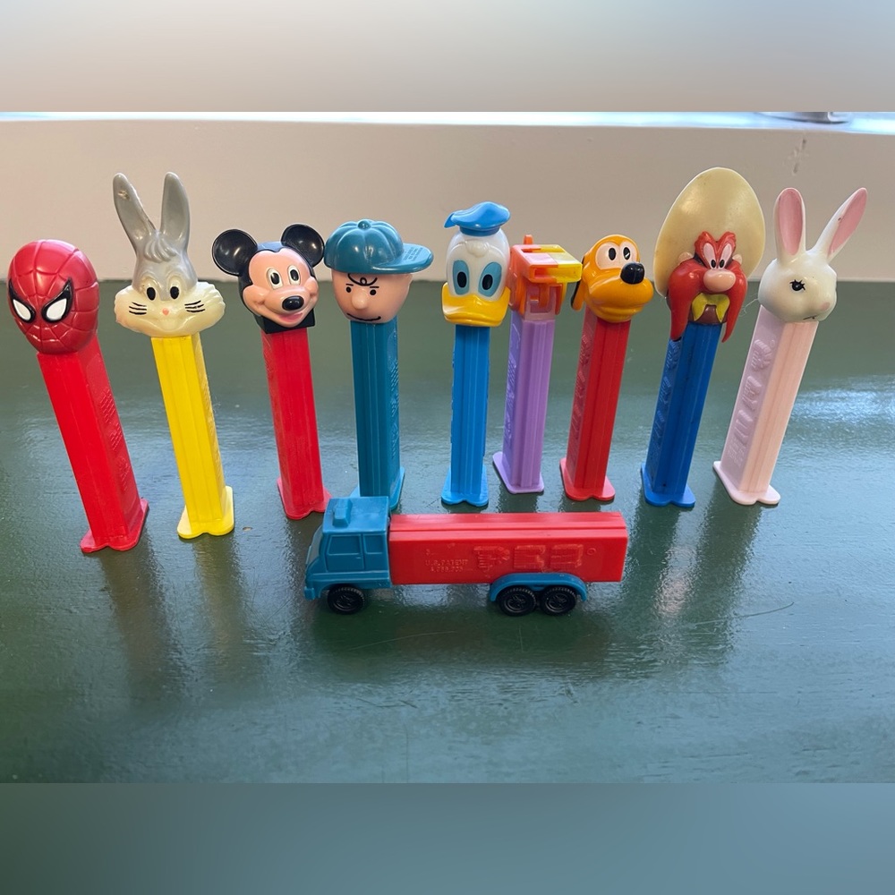 10 VINTAGE PEZ DISPENSERS